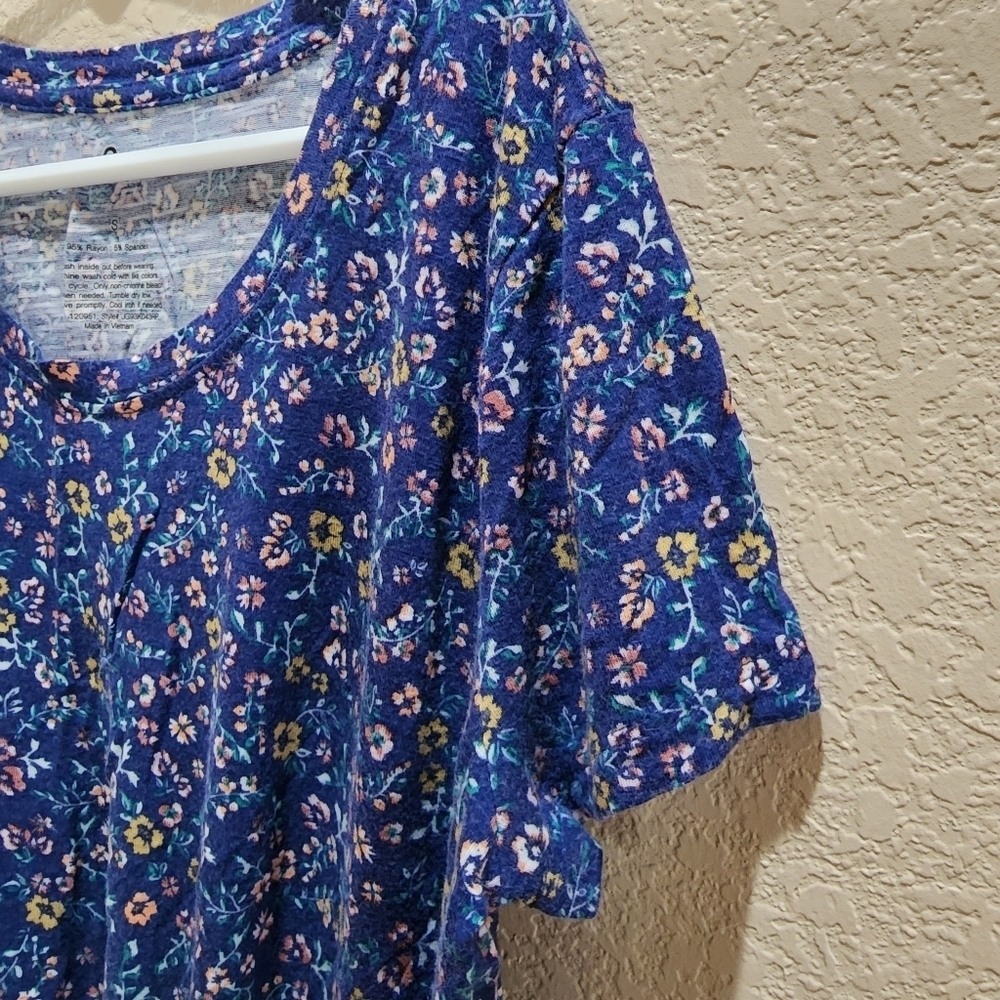 SO Blue floral short sleeve shirt Size small - Picture 5 of 9